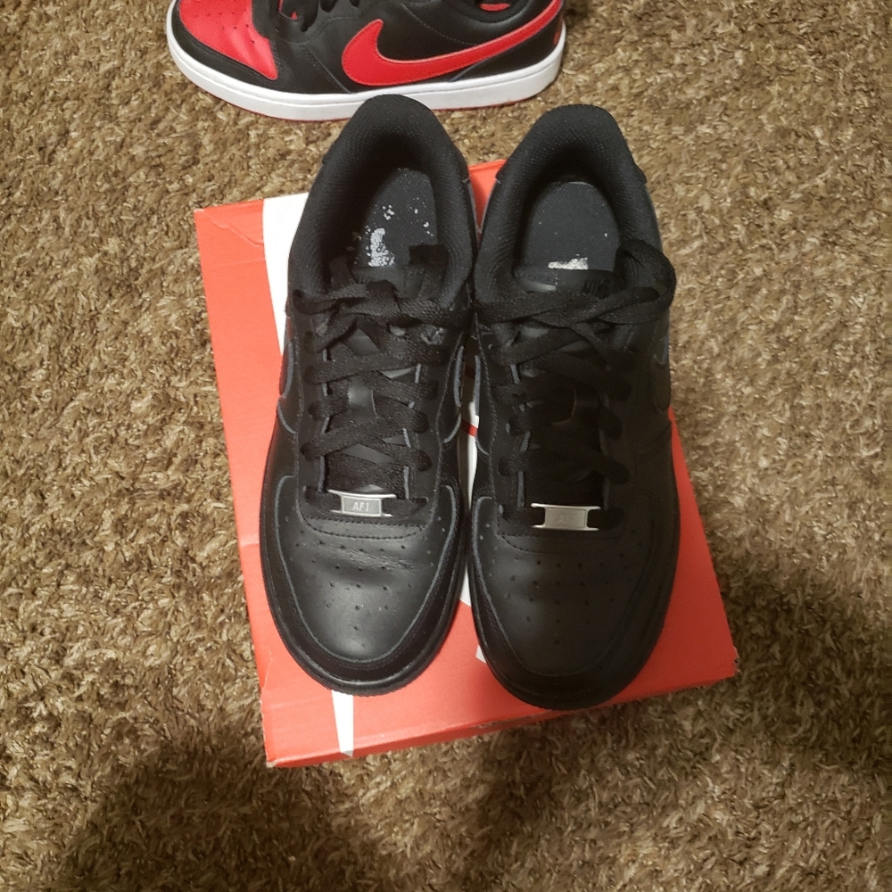 Shoes - Picture 2 of 6